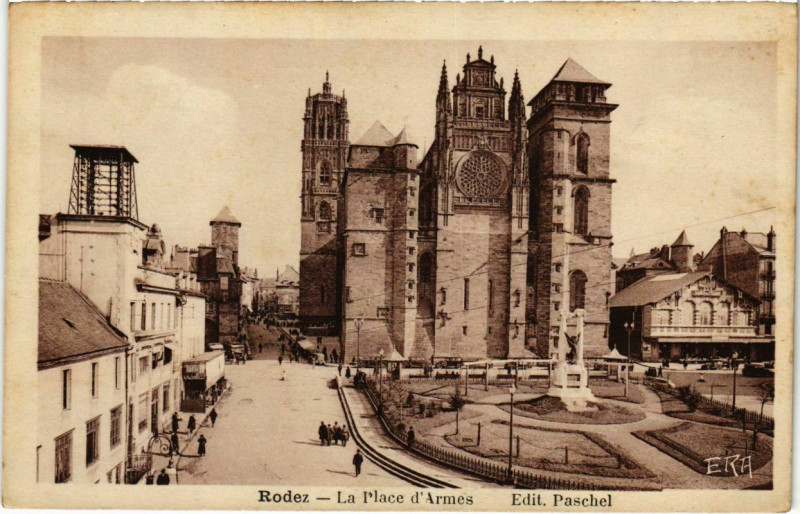 Carte postale ancienne Rodez - La Place d'Armes à Rodez