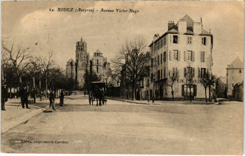 Carte postale ancienne Rodez - Avenue Victor-Hugo à Rodez