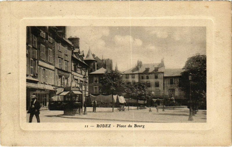 Carte postale ancienne Rodez - Place du Bourg à Rodez