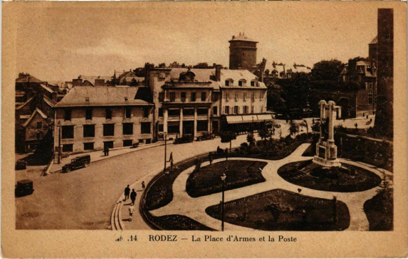 Carte postale ancienne Rodez - La Place d'Armes et la Poste à Rodez