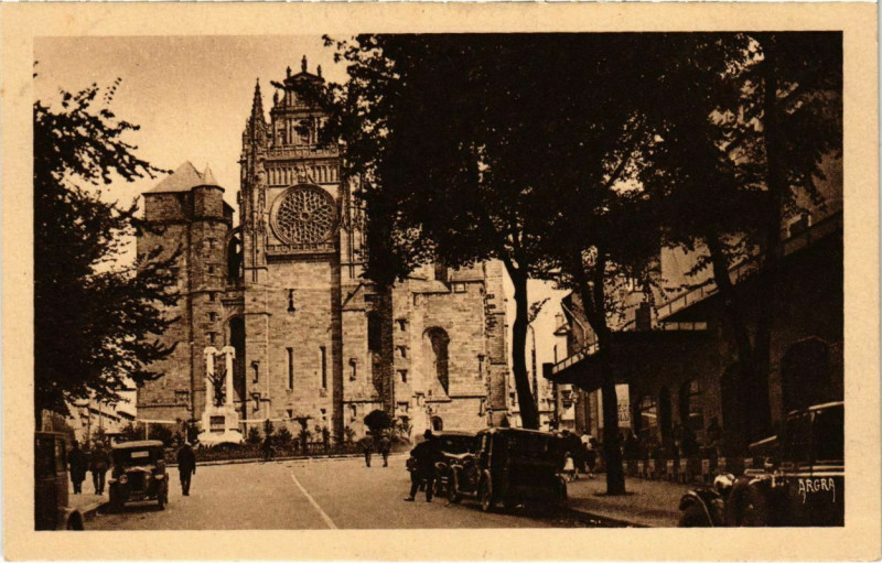 Carte postale ancienne Rodez - La Place d'Armes à Rodez