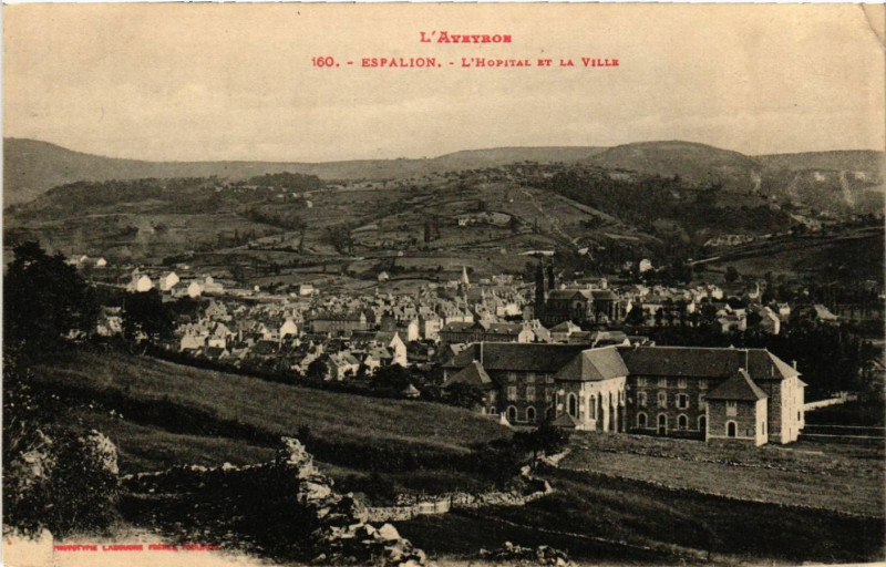 Carte postale ancienne Espalion - L'Hopital et la Ville à Espalion