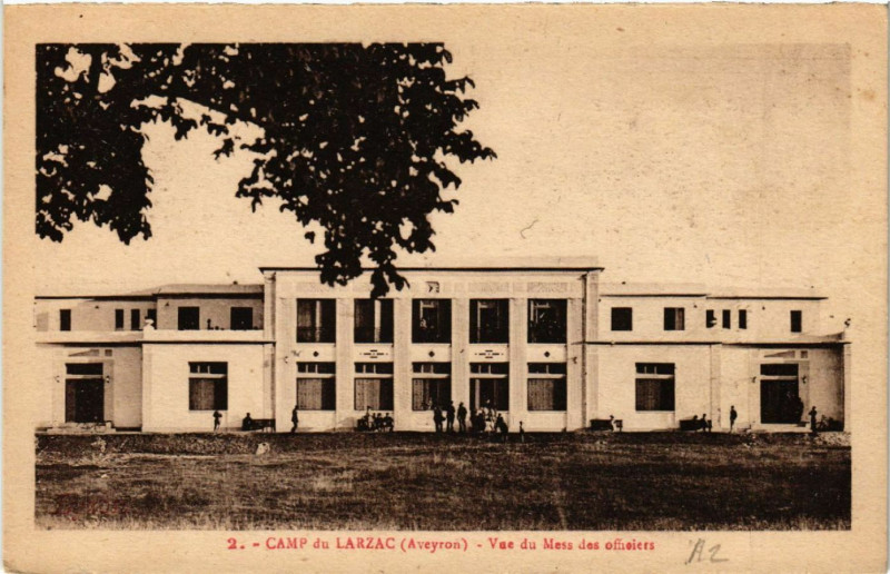 Carte postale ancienne Camp du Larzac - Vue du Mess des officiers