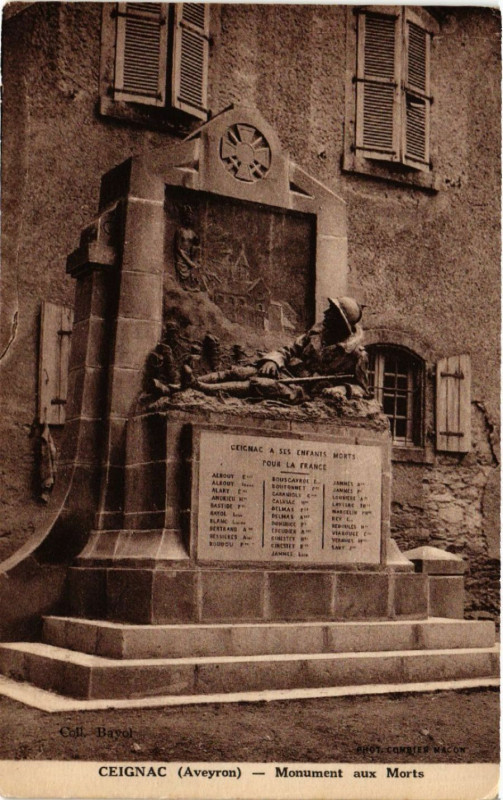Carte postale ancienne Ceignac - Monument aux Morts