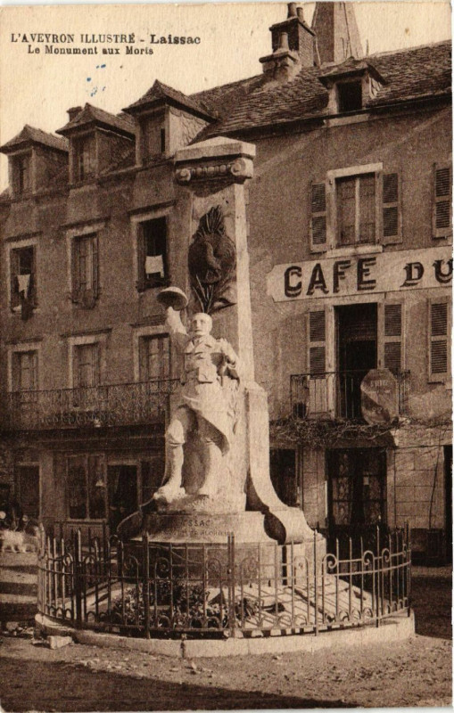 Carte postale ancienne L'Aveyron Illustre - Laissac - Le Monument aux Morts