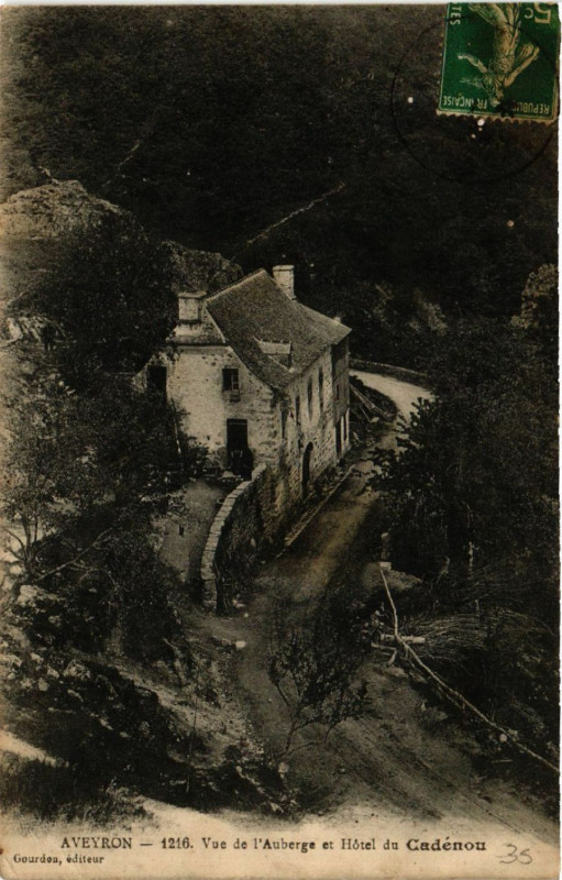 Carte postale ancienne Vue de l'Auberge et Hotel du Cadenou
