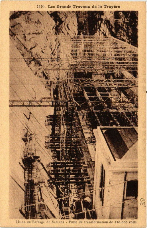 Carte postale ancienne Usine du Barrage de Sarrans - Poste de transformation
