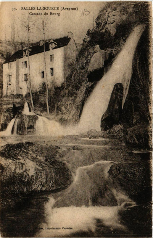 Carte postale ancienne Salles-la-Source - Cascade du Bourg à Salles-la-Source