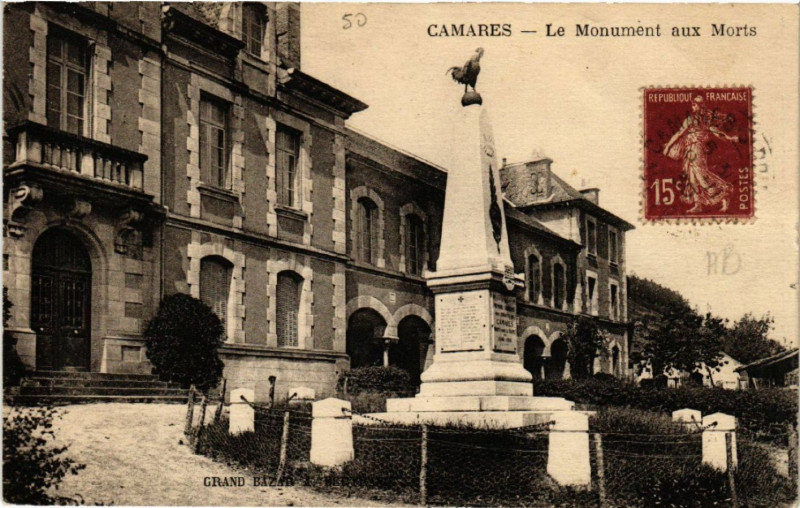 Carte postale ancienne Camares - Le Monument aux Morts à Camarès