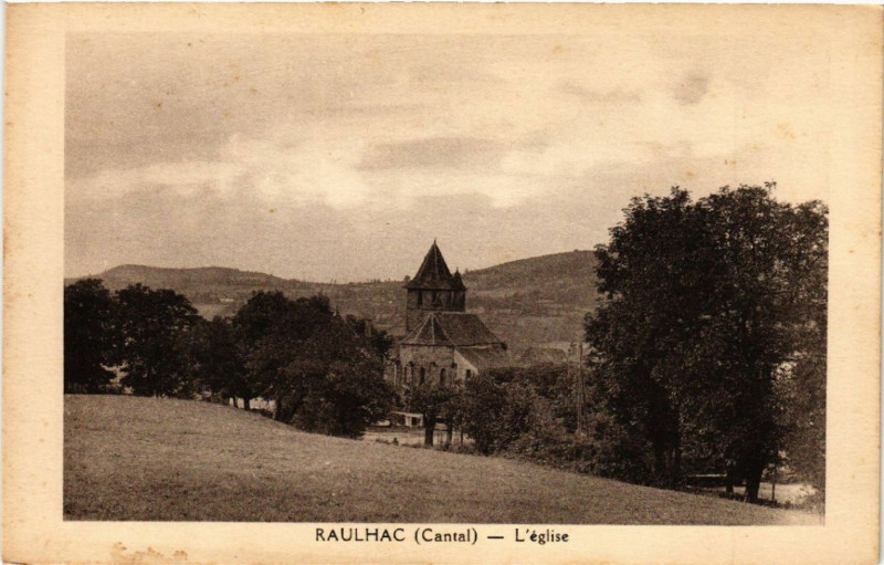 Carte postale ancienne Raulhac - L'Eglise