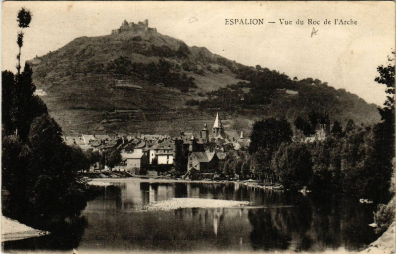 Carte postale ancienne Espalion - Vue du Roc de l'Arche à Espalion