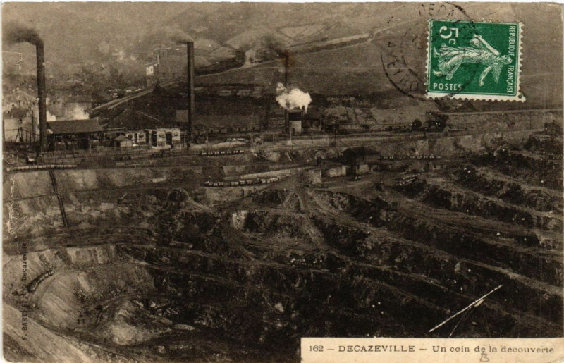 Carte postale ancienne Decazeville - Un coin de la decouverte à Decazeville