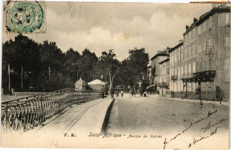 Carte postale ancienne Saint-Affrique - Avenue de Vabres à Saint-Affrique