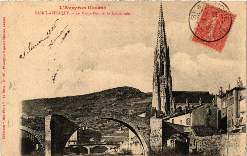 Carte postale ancienne Saint-Affrique - Le Vieux pont et le Cathédrale à Saint-Affrique