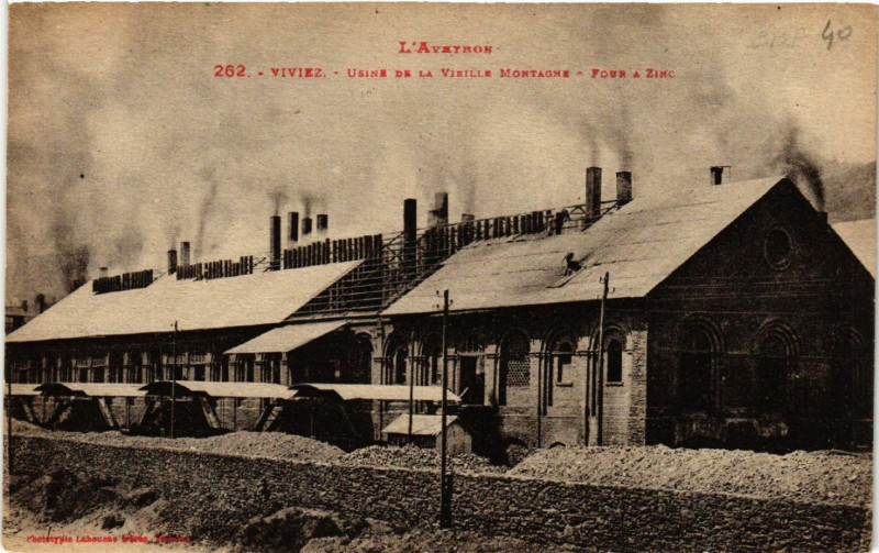 Carte postale ancienne Viviez- Usine de La Vieille Montagne à Viviez