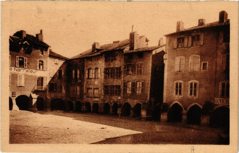 Carte postale ancienne Villefranche-de-Rouergue - Place Notre-Dame à Villefranche-de-Rouergue