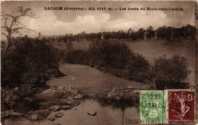 Carte postale ancienne Lacalm - Les bords du Riols sous Lacalm