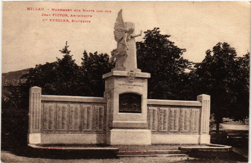 Carte postale ancienne Millau - Monument aux Morts à Millau