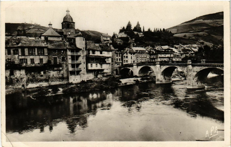 Carte postale ancienne Saint-Geniez d'Olt - Aveyron