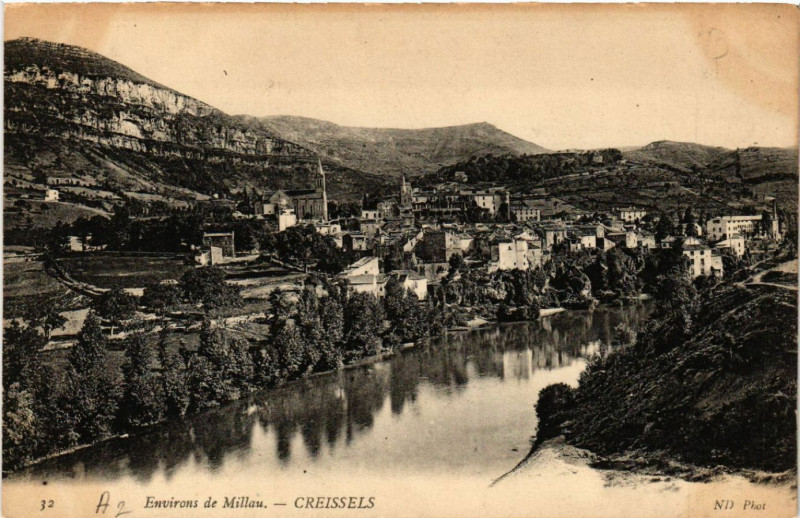 Carte postale ancienne Environs de Millau - Creissels à Millau