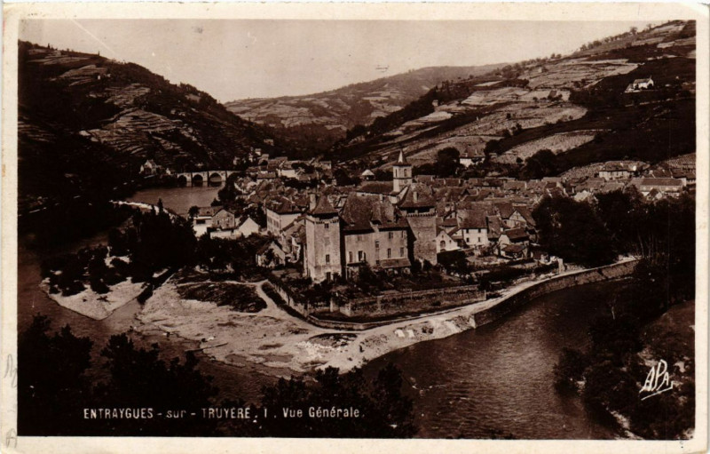 Carte postale ancienne Entraygues - Truyere - Vue générale