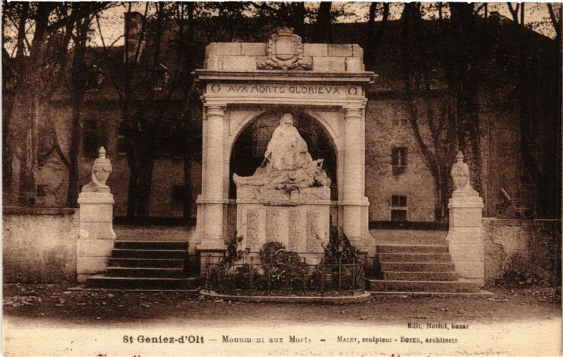 Carte postale ancienne Saint-Geniez d'Olt - Monument aux Morts