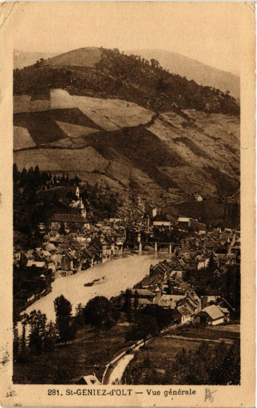 Carte postale ancienne Saint-Geniez d'Olt - Vue générale