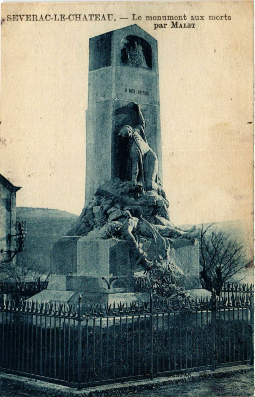 Carte postale ancienne Severac-le-Chateau - Le monument aux Morts