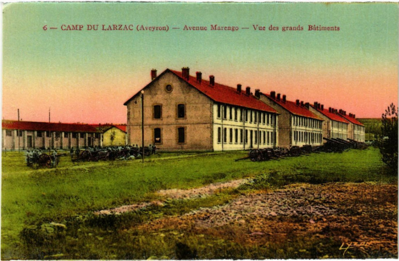 Carte postale ancienne Camp du Larzac - Avenue Marengo