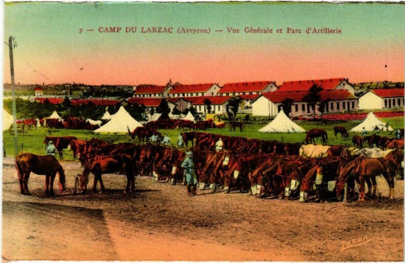 Carte postale ancienne Camp du Larzac - Vue générale et Parc d'Artillerie