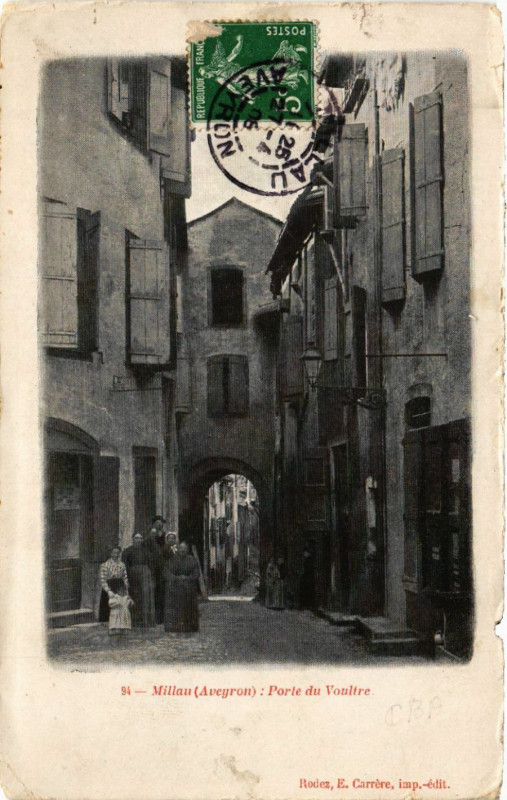 Carte postale ancienne Millau - Porte du Voultre à Millau
