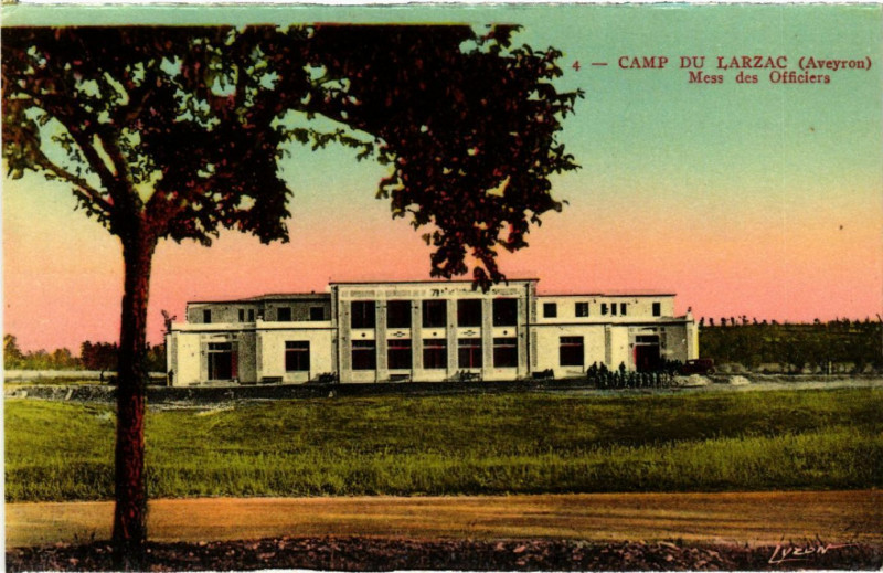 Carte postale ancienne Camp du Larzac - Mess des Officiers