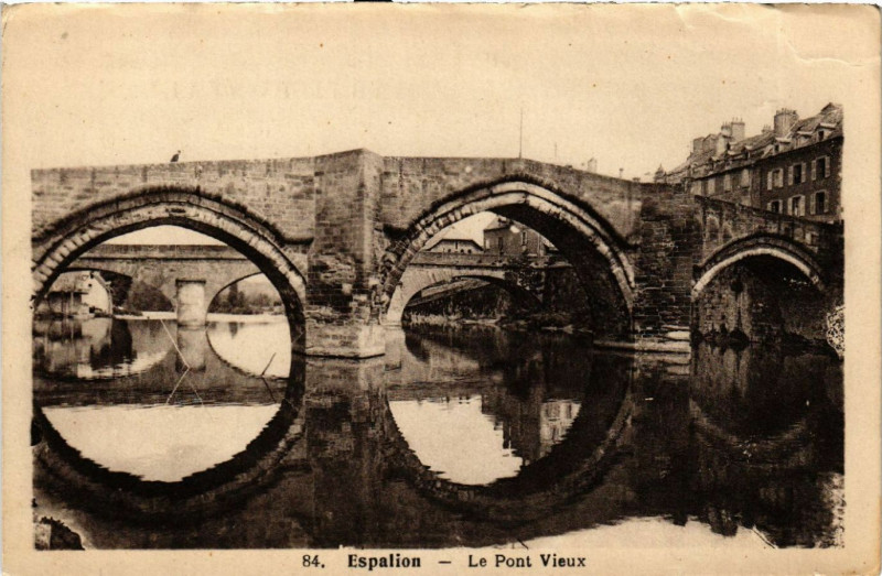 Carte postale ancienne Espalion - Le Pont Vieux à Espalion