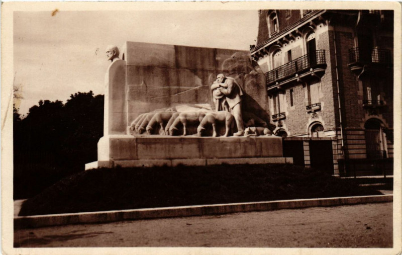 Carte postale ancienne Rodez - Monument Fois Fabie à Rodez