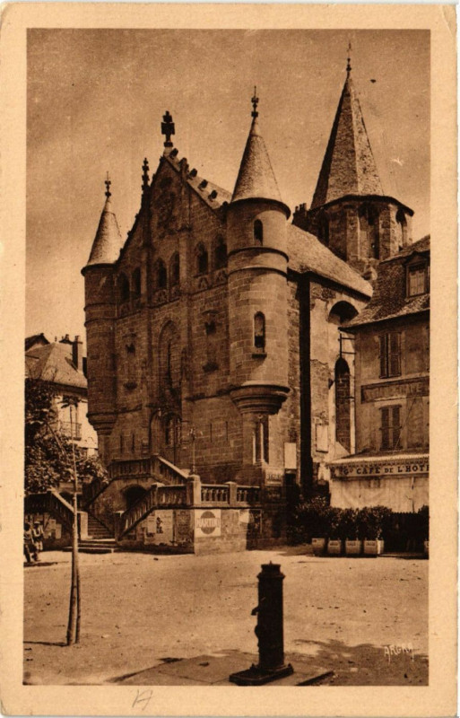 Carte postale ancienne Espalion - L'Hotel de Ville et Clocher du Xv siecle à Espalion