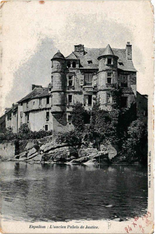 Carte postale ancienne Espalion - L'ancien Palais de Justice à Espalion