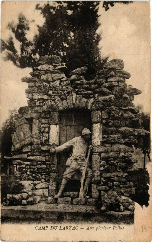 Carte postale ancienne Camp du Larzac - Aux glorieux Poilus