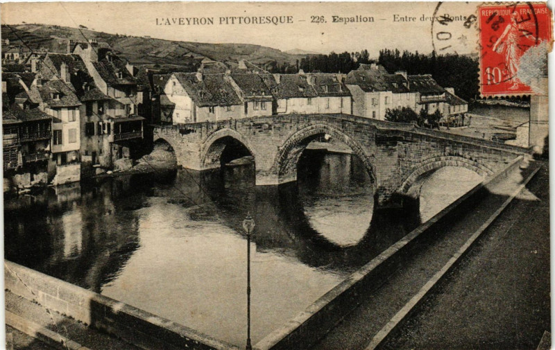 Carte postale ancienne L'Aveyron Pittoresque - Espalion - Entre deux Ponts à Espalion
