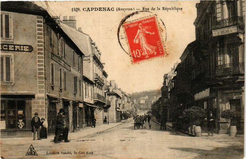 Carte postale ancienne Capdenac - Rue de la Republique