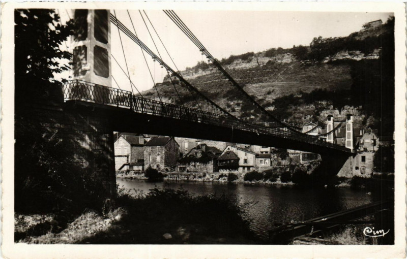 Carte postale ancienne Capdenac - Pont Suspendu