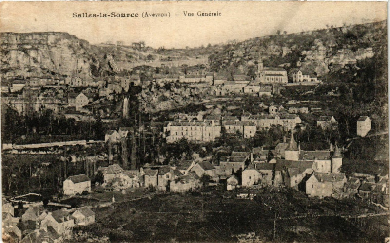 Carte postale ancienne Salles-la-Source - Vue générale à Salles-la-Source