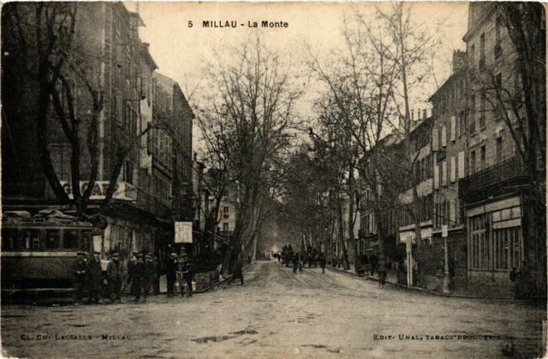 Carte postale ancienne Millau - La Monte à Millau
