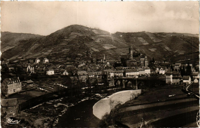 Carte postale ancienne Estaing - Vue générale à Estaing
