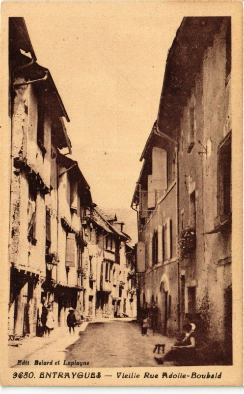 Carte postale ancienne Entraygues - Vieille Rue Adolie-Boubald