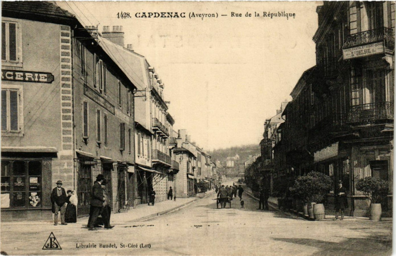 Carte postale ancienne Capdenac - Rue de la Republique