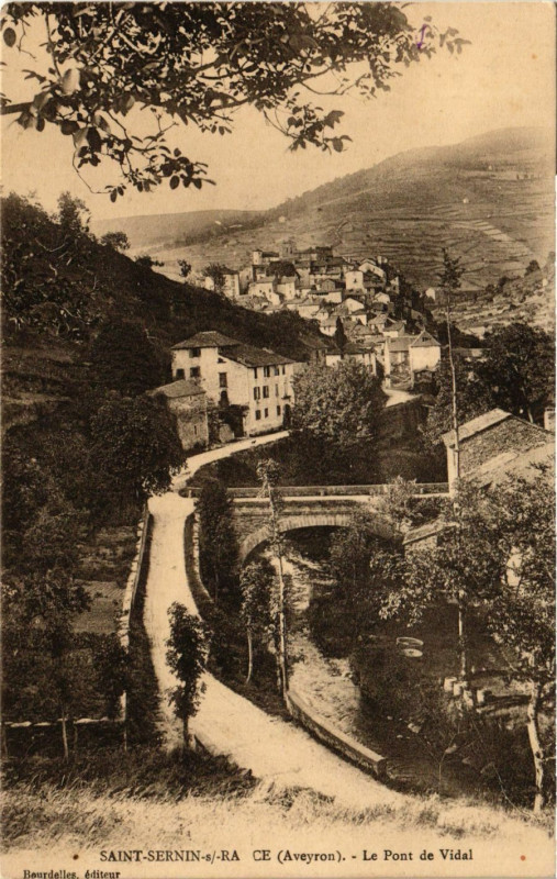 Carte postale ancienne Saint-Sernin - Le Pont de Vidal