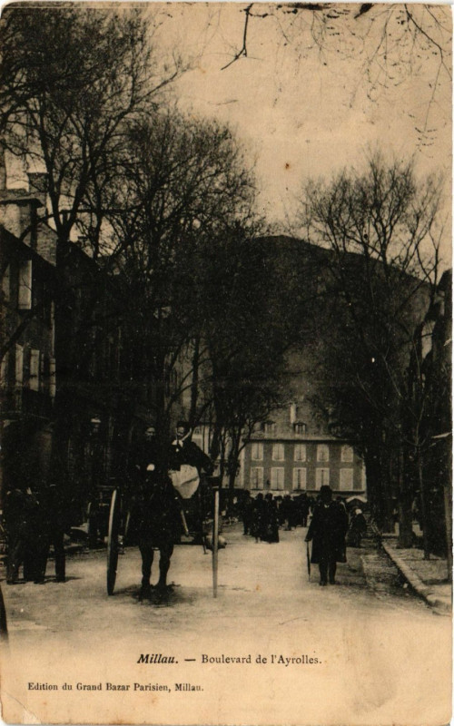 Carte postale ancienne Millau - Boulevard de l'Ayrolles à Millau
