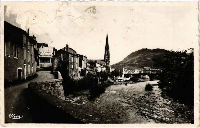 Carte postale ancienne Saint-Affrique - La Sorgue et les Cazes à Saint-Affrique