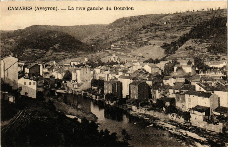 Carte postale ancienne Camares - La rive gauche du Dourdou à Camarès