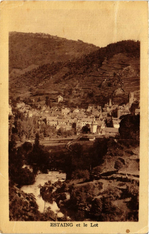 Carte postale ancienne Estaing et le Lot à Estaing